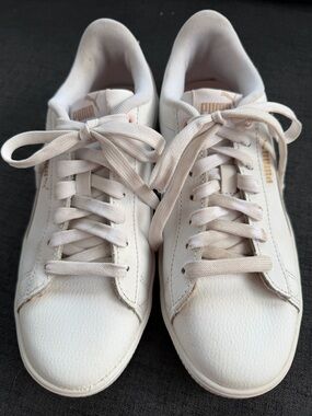 Puma Women's Sneakers in Cream with Gold Logo